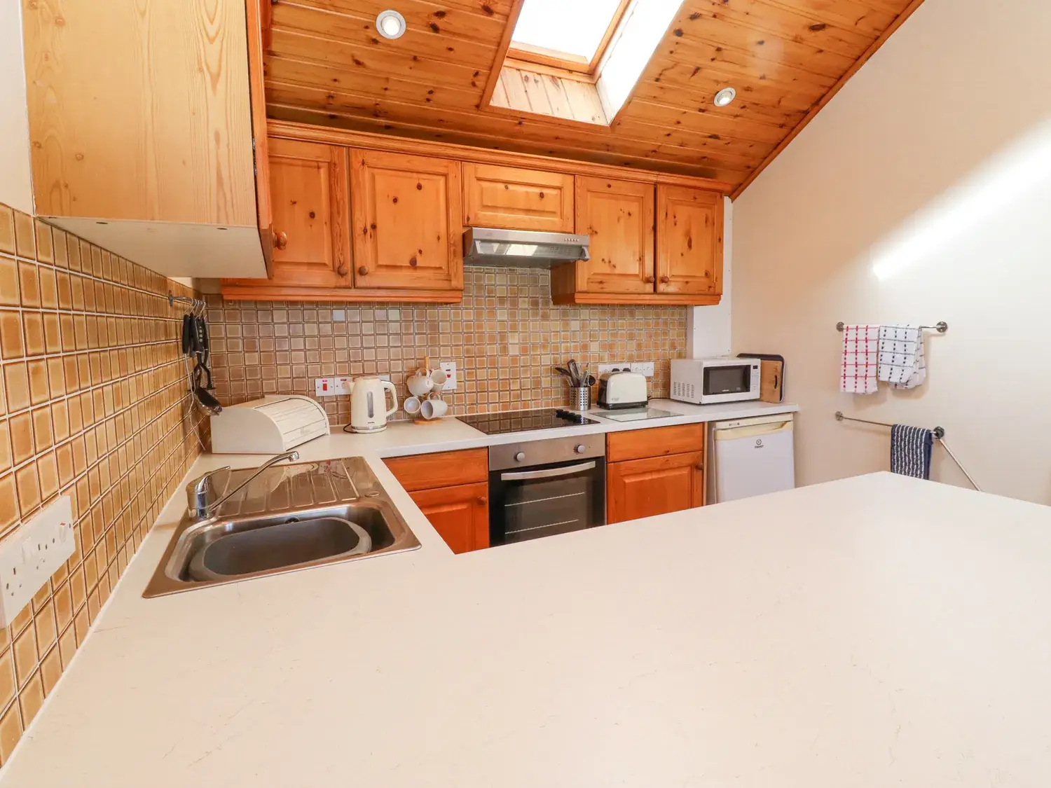 Water's Edge Open-Plan Kitchen